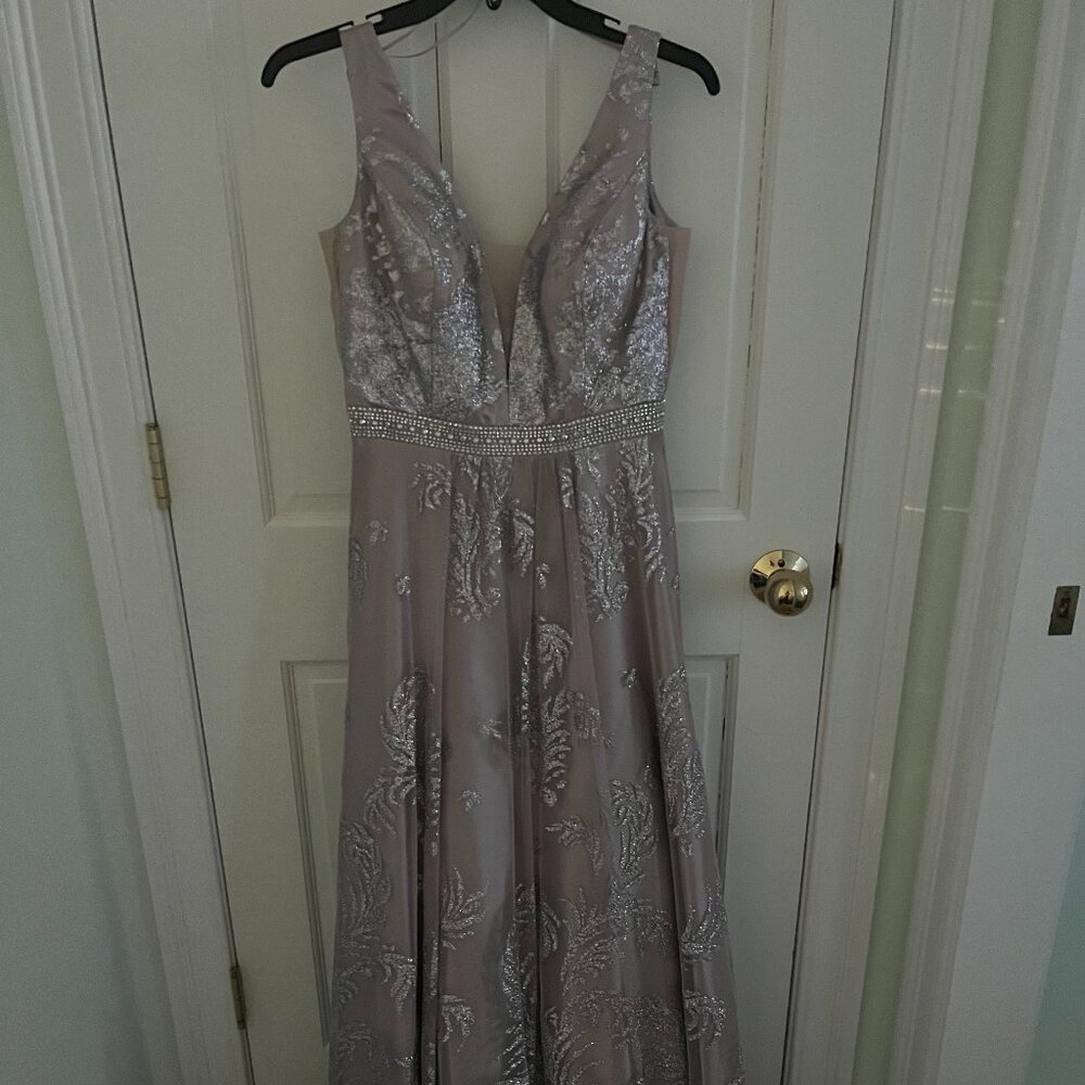 I am cleaning out my closet and do not need to keep this.